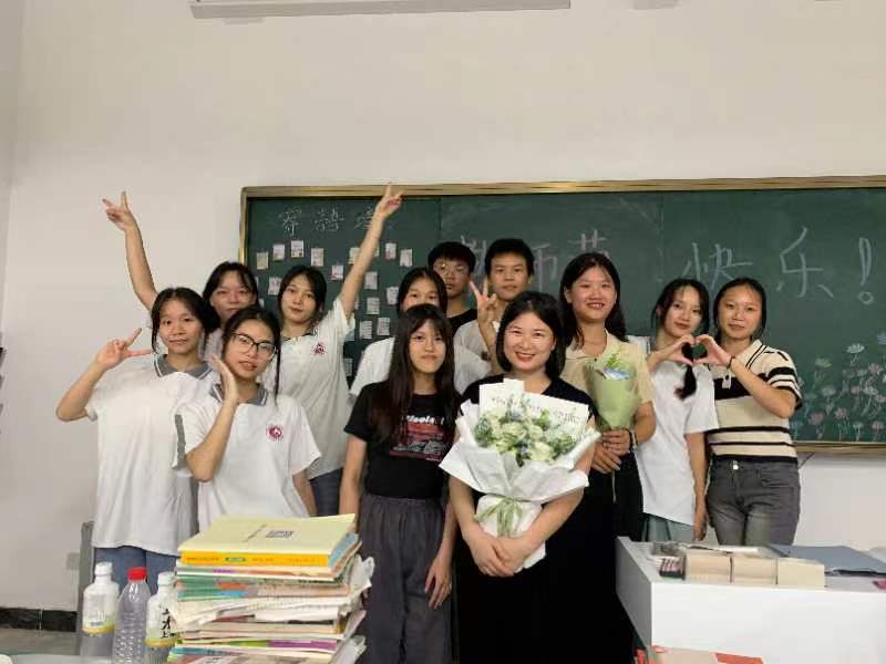 老师，节日快乐! 丨 乐动在线（中国）科技公司